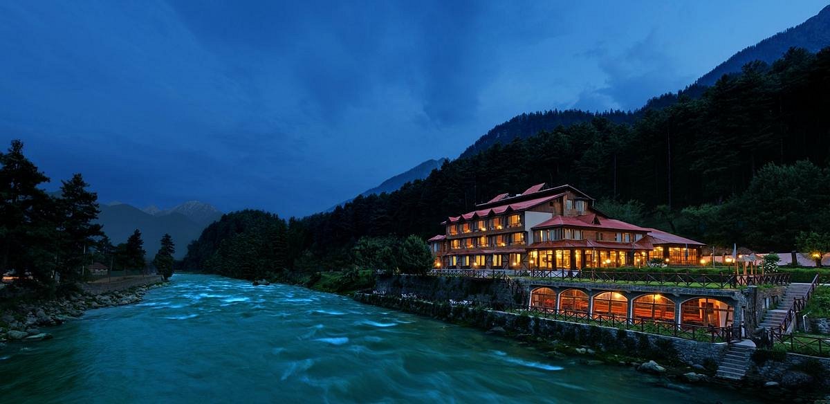 Kashmiri Serene Staycation Spots