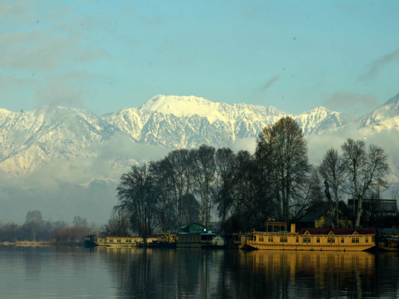 Morning view of Dal Lake