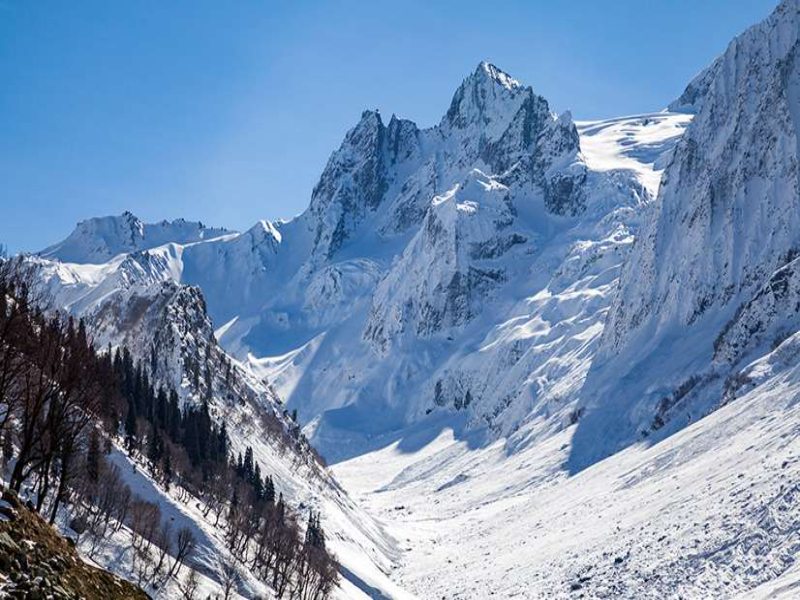 A Glacier located in the higher reaches of Sonmarg