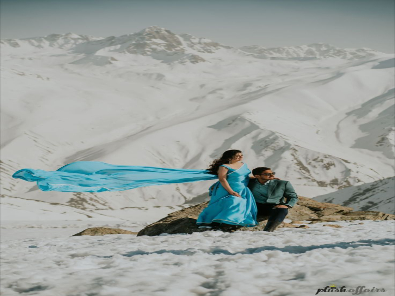 A couple is posing in the snow-covered land of Kashmi