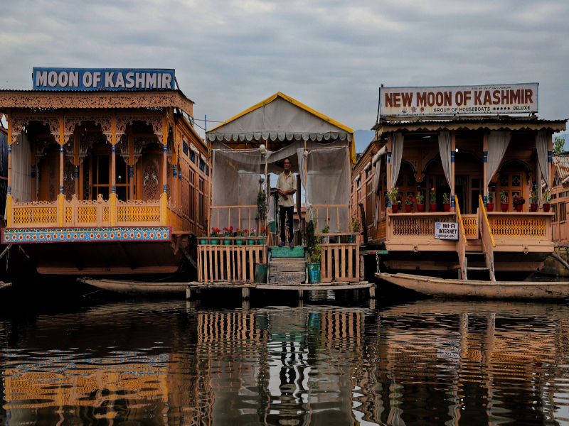 Dal Lake Houseboat Stays