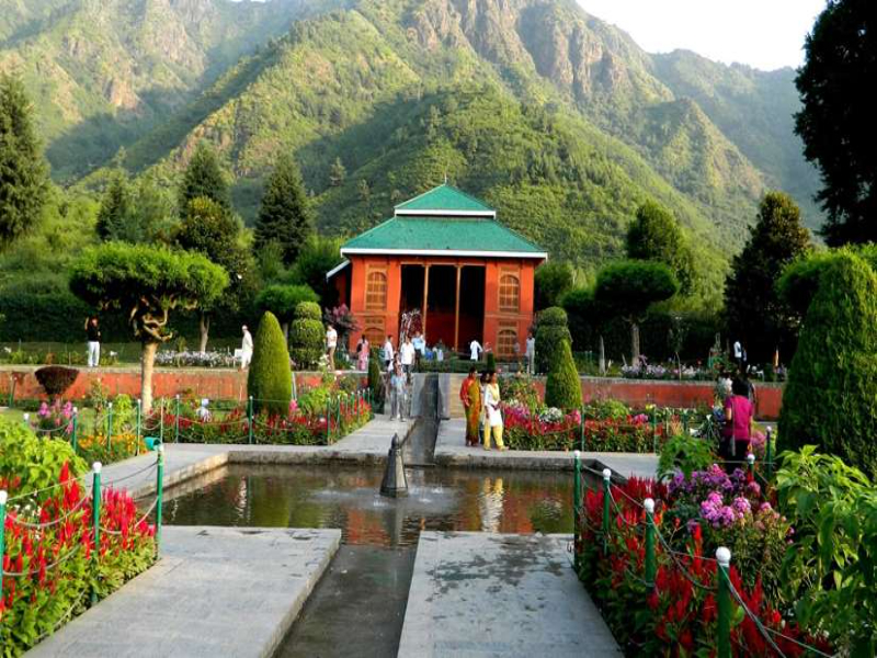 Cheshme Shahi Srinagar Garden