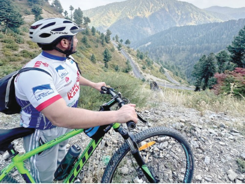 Mountain bikers from Kashmir