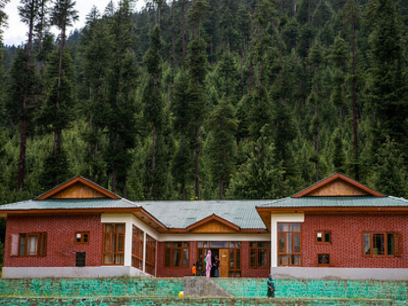 Guest house in Lolab