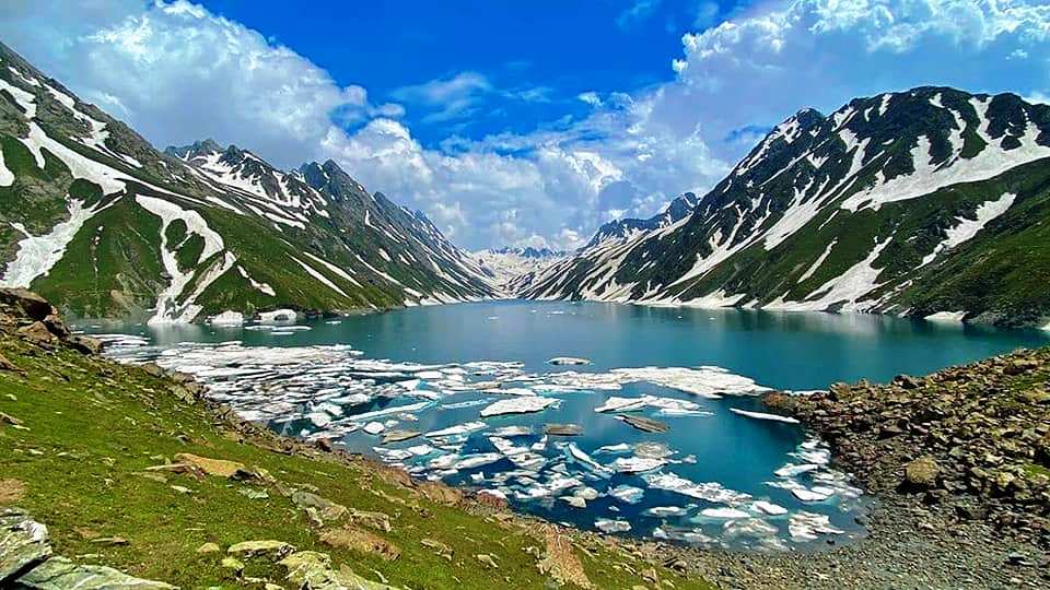  Kausarnag Lake