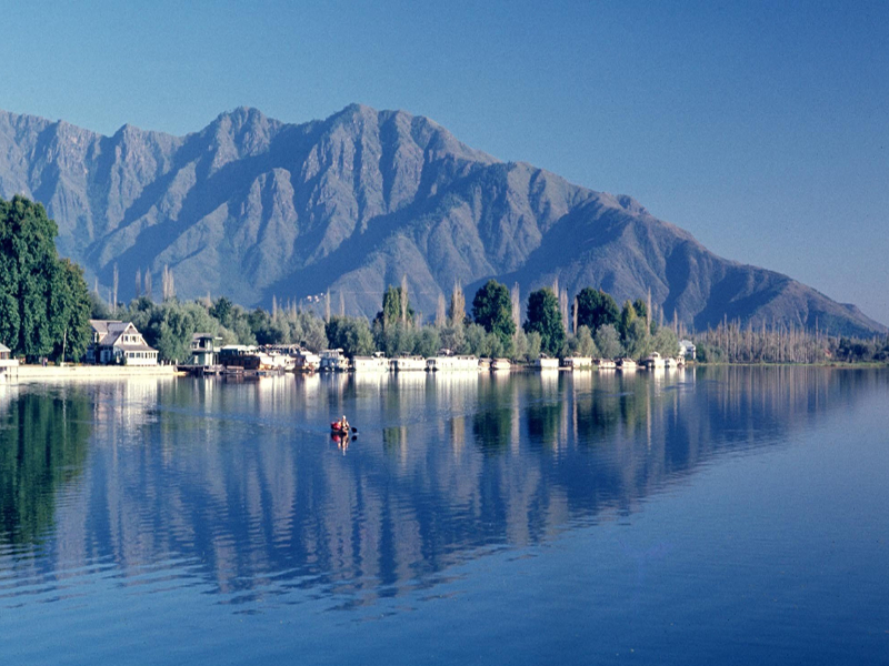 Nigeen lake