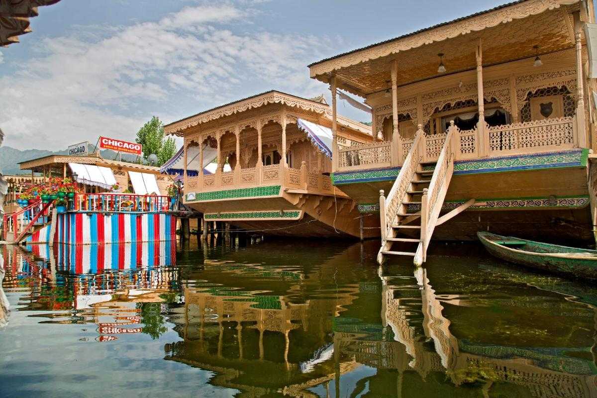 Budget Houseboats in Srinagar