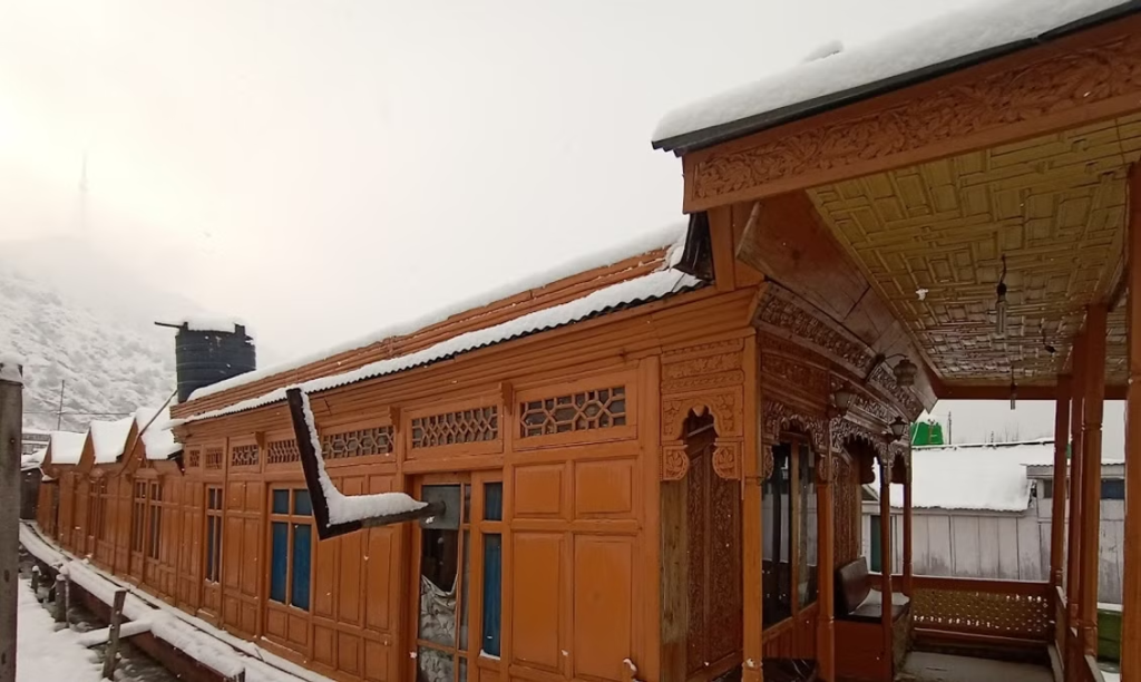 Snow on Houseboat 