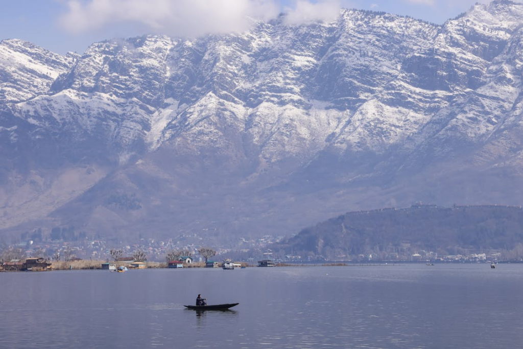 Srinagar Snow mountains