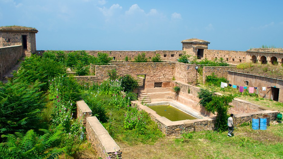 Hari Parbat fort
